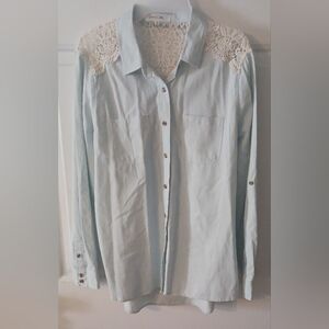 Eden & Olivia button up shirt w/ lace embellishment/Sz M